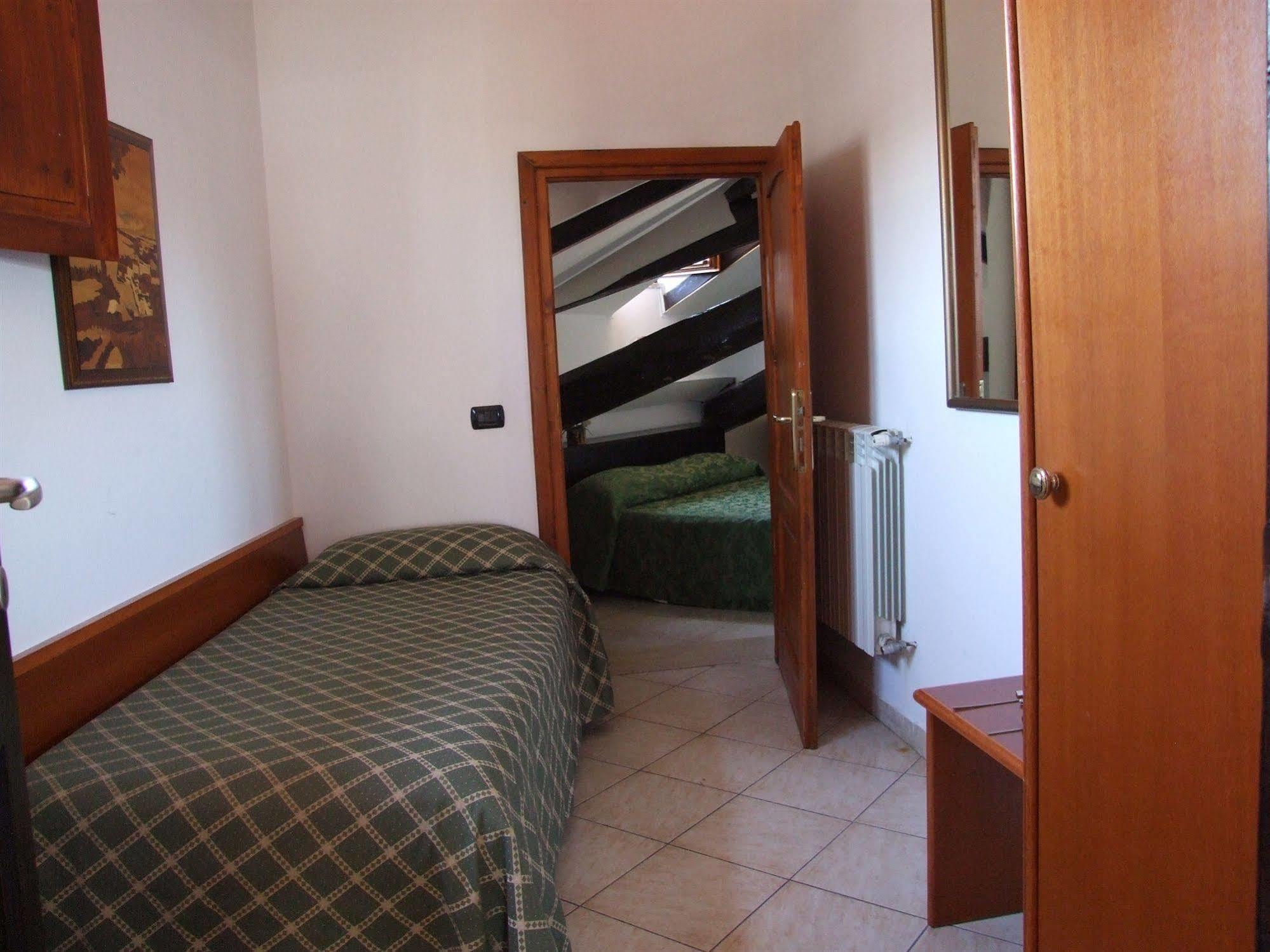 Nazional Rooms Roma Eksteriør bilde